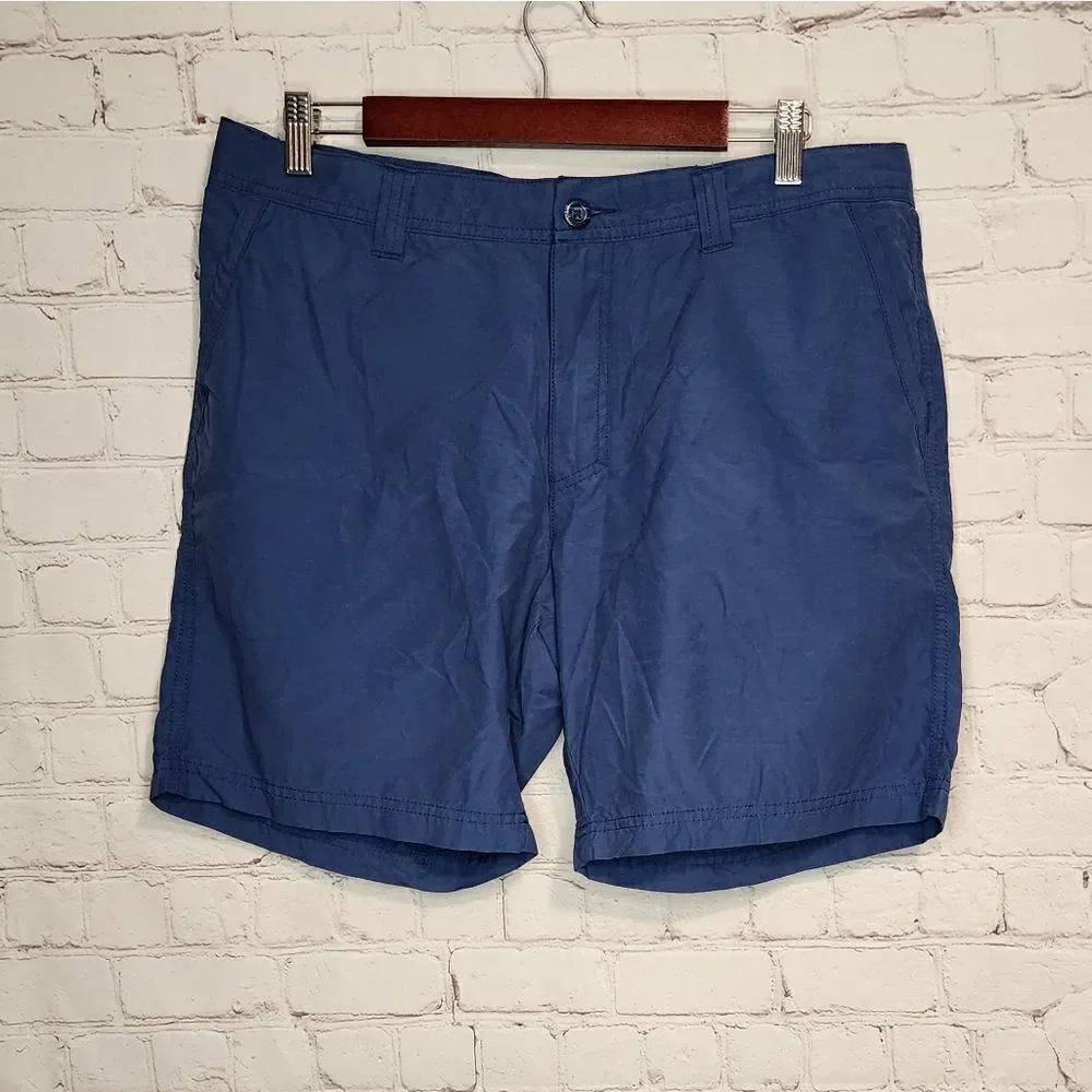 Men's Columbia flat front shorts, size 34
